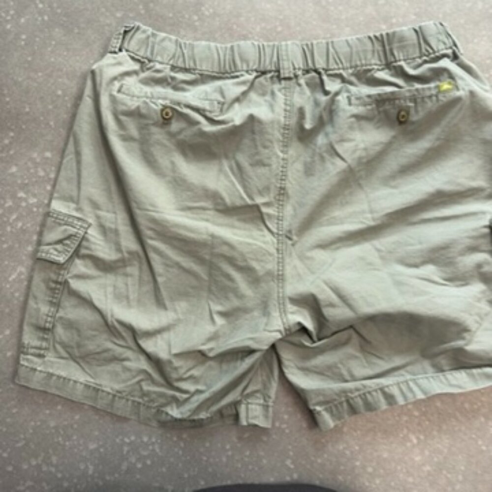 Tommy Bahama Olive Green Cargo Shorts - Size XL - Picture 11 of 12